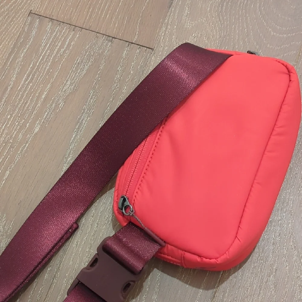 Lululemon Red Everywhere Belt Bag EBB Team Canada - Picture 4 of 5